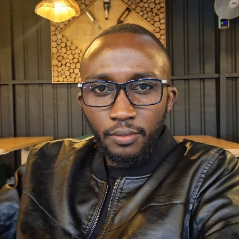 LinkedIn Makeover: Simple Fixes That Attract Clients and Jobs