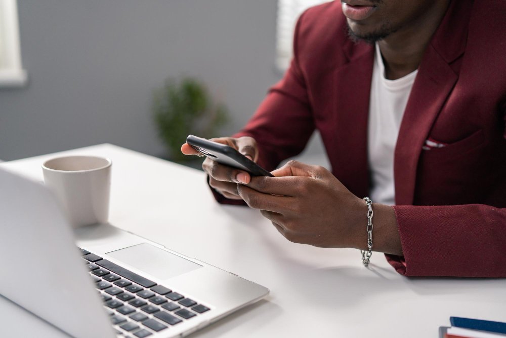 Mobile Work Hustles in Kenya: What’s Real vs What’s a Scam